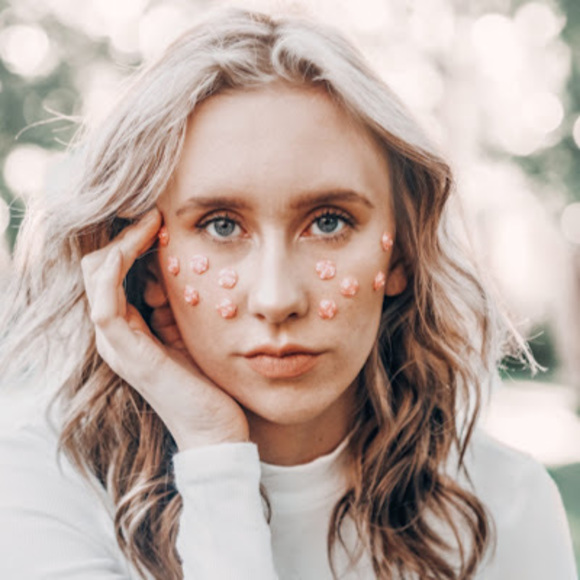 Meet your Posher, Rachel - Picture 1 of 1